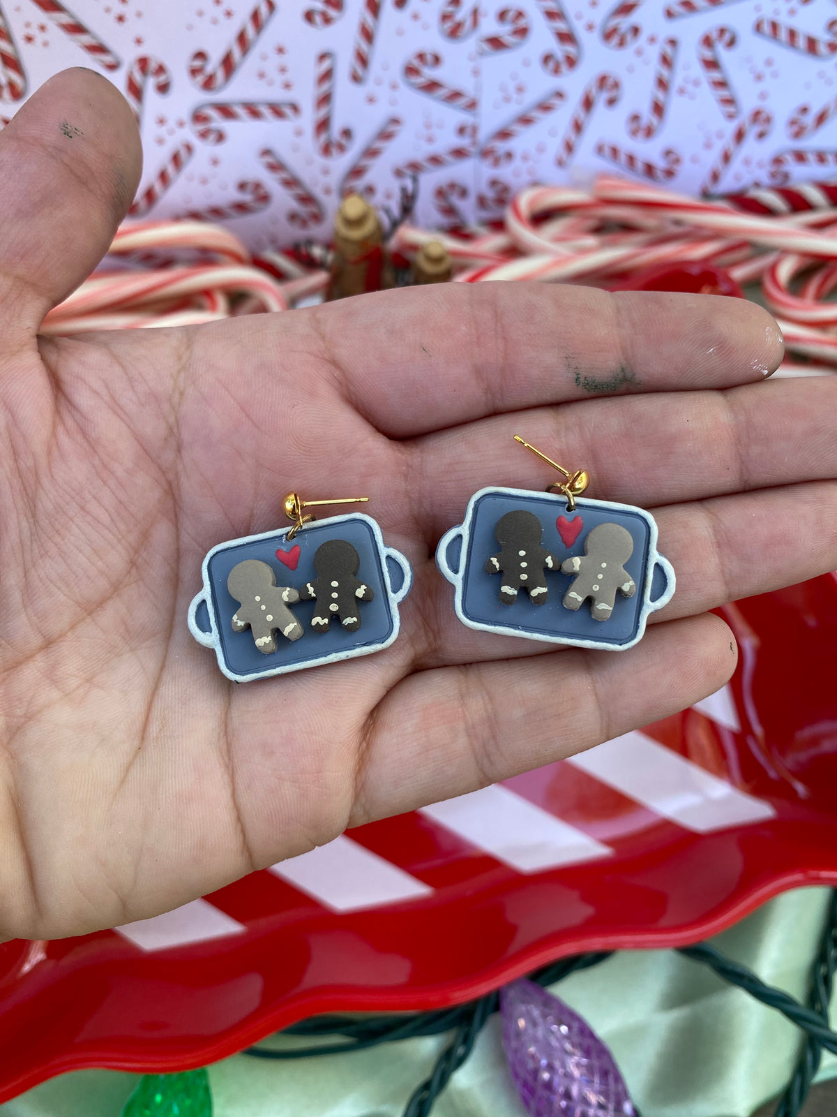 Serving Gingerbreads