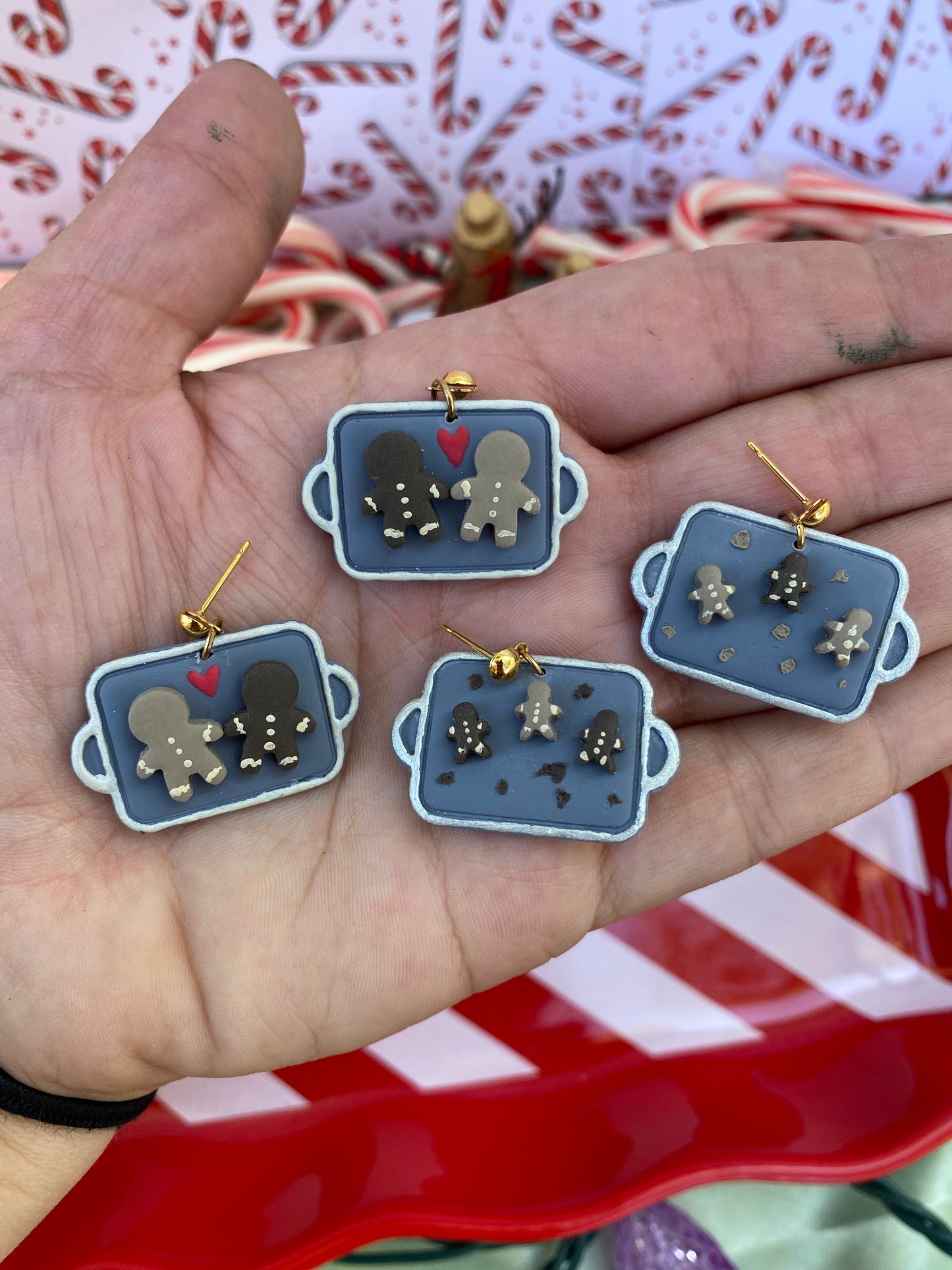 Serving Gingerbreads