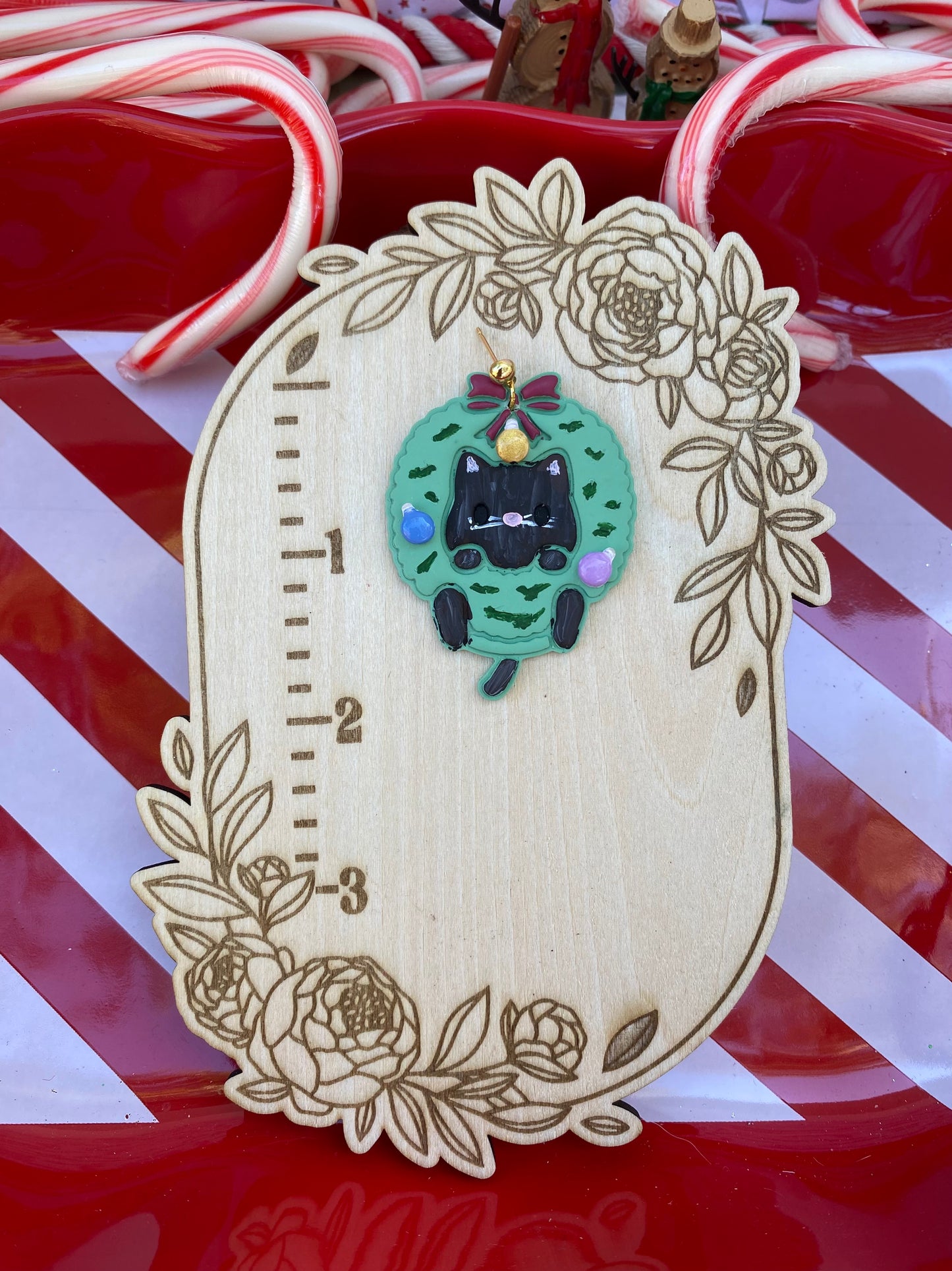 Kitty in a Christmas Wreath Studs